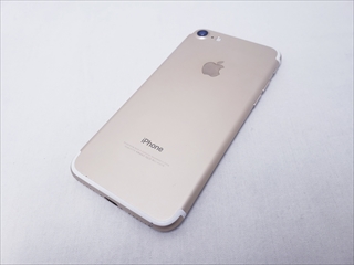 iPhone7 32GB ゴールド /MNCG2J/A docomo 各サイトで併売につき売切れのさいはご容赦願います。