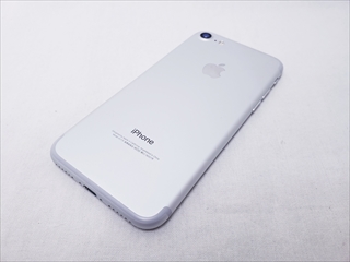 iPhone7 32GB シルバー /MNCF2J/A docomo 各サイトで併売につき売切れのさいはご容赦願います。