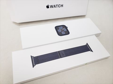 Apple Watch SE 第2世代 GPS 44mm ミッドナイトアルミ/ブラック・ブルーNikeスポーツループ MA7W4J/A 各サイトで併売につき売切れのさいはご容赦願います。