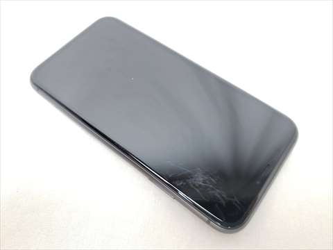 iPhone11 64GB ブラック /MHDA3J/A au 【SIMロック解除品】 各サイトで併売につき売切れのさいはご容赦願います。