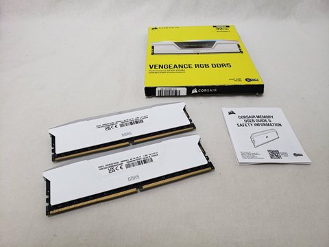 CMH32GX5M2B6000C40W 各サイトで併売につき売切れのさいはご容赦願います。