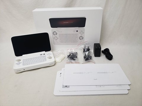 AYANEO FLIP KB （Ryzen7-8840U/7.0/32GB/2TB） 各サイトで併売につき売切れのさいはご容赦願います。