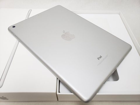 iPad（第5世代/2017） Wi-Fi 128GB シルバー /MP2J2J/A 各サイトで併売につき売切れのさいはご容赦願います。