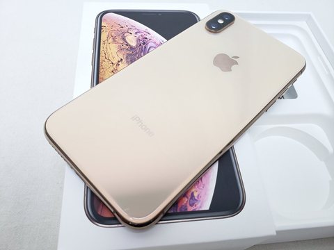 iPhoneXS 64GB ゴールド /MTAY2J/A au 【SIMロック解除品】 各サイトで併売につき売切れのさいはご容赦願います。