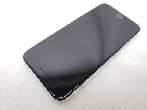 iPhoneSE （第2世代） 64GB ホワイト /MHGQ3J/A docomo 【SIMロック解除品】 各サイトで併売につき売切れのさいはご容赦願います。