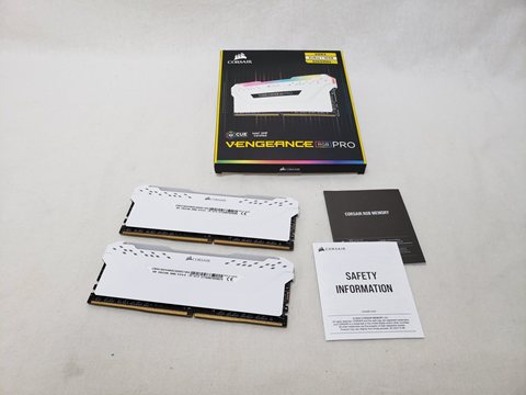 CMW16GX4M2C3200C16W 各サイトで併売につき売切れのさいはご容赦願います。