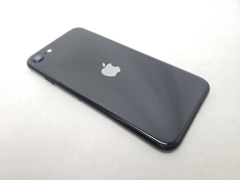 iPhoneSE （第2世代） 64GB ブラック /MHGP3J/A softbank 【SIMロック解除品】 各サイトで併売につき売切れのさいはご容赦願います。
