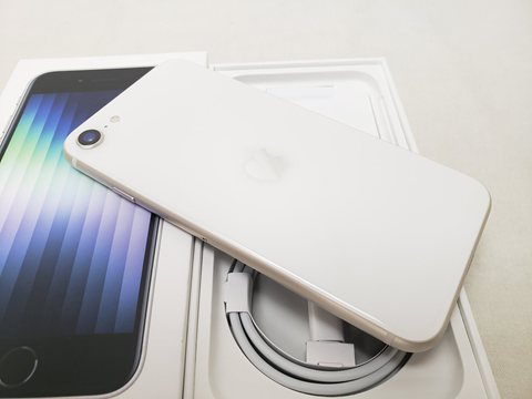 iPhoneSE （第3世代） 128GB スターライト /MMYG3J/A 【au SIMFREE】 各サイトで併売につき売切れのさいはご容赦願います。