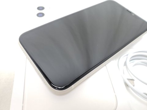 iPhone11 128GB ホワイト /MHDJ3J/A 【 国内版SIMフリー 】 各サイトで併売につき売切れのさいはご容赦願います。