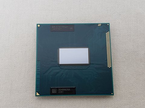 Core i5 3230M バルク (2.60GHz/TB 3.20GHz/3MB/2C 4T/HD4000/35W) 各サイトで併売につき売切れのさいはご容赦願います。
