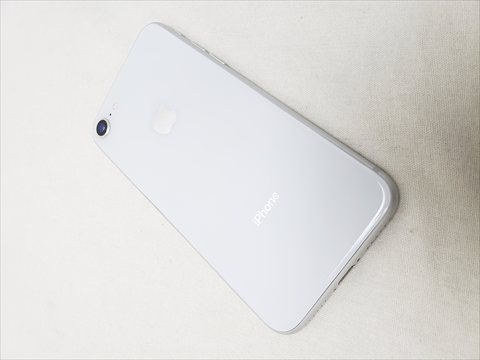 iPhone8 64GB シルバー /MQ792J/A au 【SIMロック解除品】 各サイトで併売につき売切れのさいはご容赦願います。