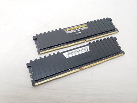 CMK16GX4M2B3000C15 /バルク 各サイトで併売につき売切れのさいはご容赦願います。