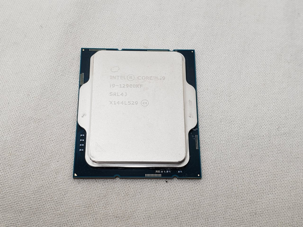 Core i9-12900KF バルク (P-core 8(3.2GHz)+E-core 8(2.4GHz)/24