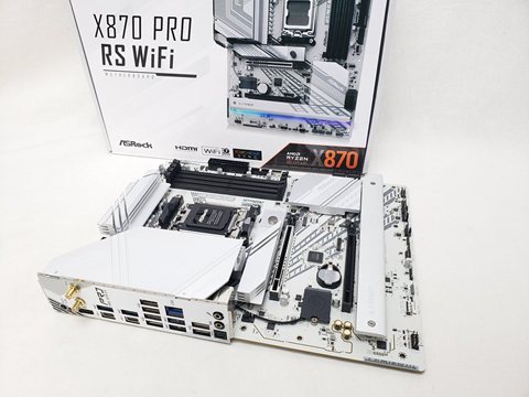 X870 Pro RS WiFi 各サイトで併売につき売切れのさいはご容赦願います。