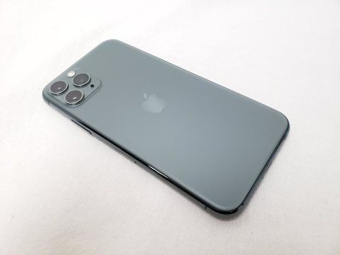 iPhone11 Pro 64GB ミッドナイトグリーン /MWC62J/A au 【SIMロック解除品】 各サイトで併売につき売切れのさいはご容赦願います。