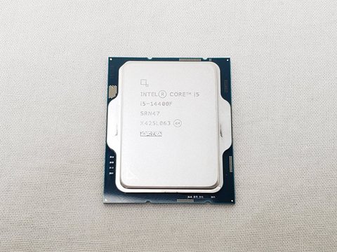 Core i5-14400F バルク 2.5(4.7)/1.8(3.5)GHz/10(6+4)コア 16スレッド/スマートキャッシュ20MB/内蔵グラフィックス非搭載/TDP65W 各サイトで併売につき売切れのさいはご容赦願います。