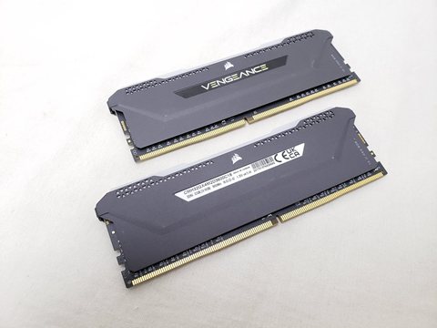 CMH32GX4M2D3600C18 /バルク 各サイトで併売につき売切れのさいはご容赦願います。