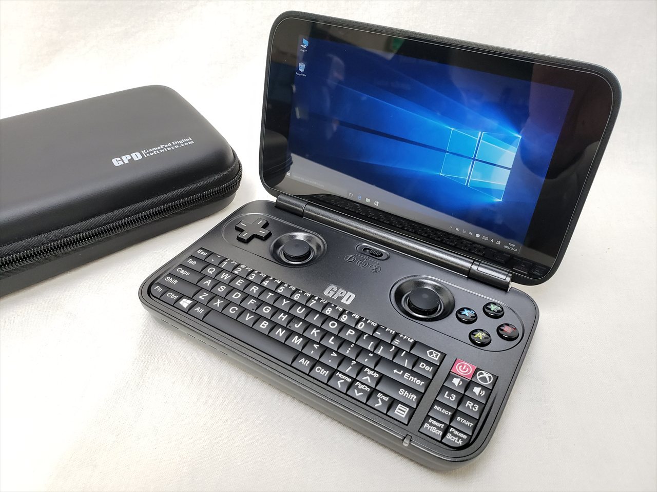 GPD WIN （Atom X7-Z8750/5.5/4GB/64GB/W10英語版） 各サイトで併売