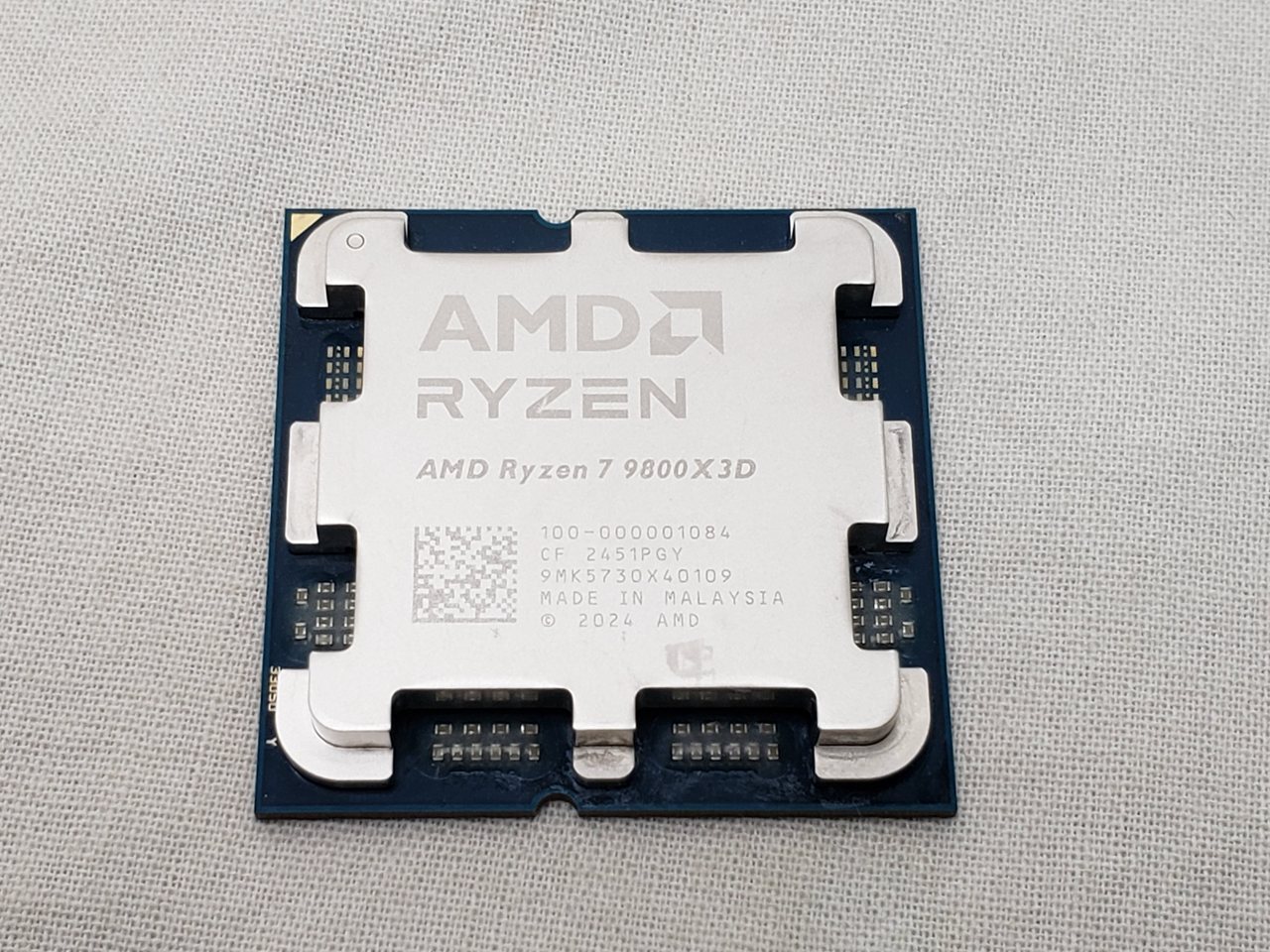 Ryzen7 9800X3D バルク品 Ryzen7 9800X3D バルク (8C/16T、4.7Ghz(最大5.2)、120W、L2+L3 Cache