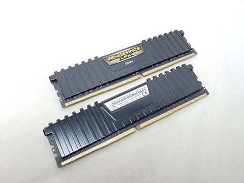 CMK16GX4M2B3200C16 /バルク 各サイトで併売につき売切れのさいはご容赦願います。