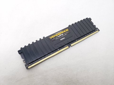 PC4-25600(DDR4 3200) 16GB /バルク 各サイトで併売につき売切れのさいはご容赦願います。