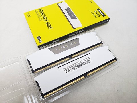 CMK64GX5M2B5600C40W　★こちらのメモリだけでの販売はできません、PC（弊社組立）のご注文分の場合のみご購入いただけます。★ 各サイトで併売につき売切れのさいはご容赦願います。