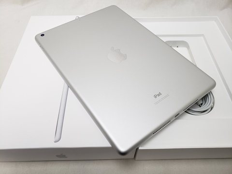 iPad（第8世代/2020） Wi-Fi 32GB シルバー /MYLA2J/A 各サイトで併売につき売切れのさいはご容赦願います。