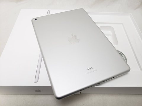 iPad（第8世代/2020） Wi-Fi 32GB シルバー /MYLA2J/A 各サイトで併売につき売切れのさいはご容赦願います。
