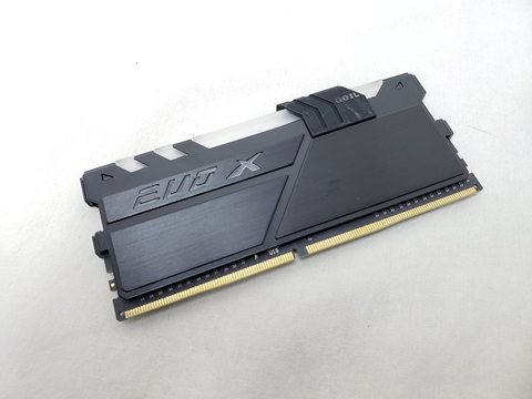 PC4-19200(DDR4 2400) 8GB /バルク 各サイトで併売につき売切れのさいはご容赦願います。
