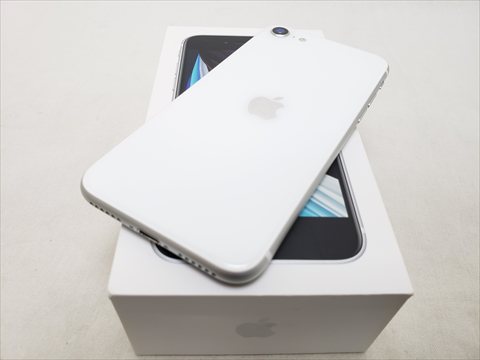iPhoneSE （第2世代） 64GB ホワイト /MX9T2J/A au 【SIMロック解除品】 各サイトで併売につき売切れのさいはご容赦願います。