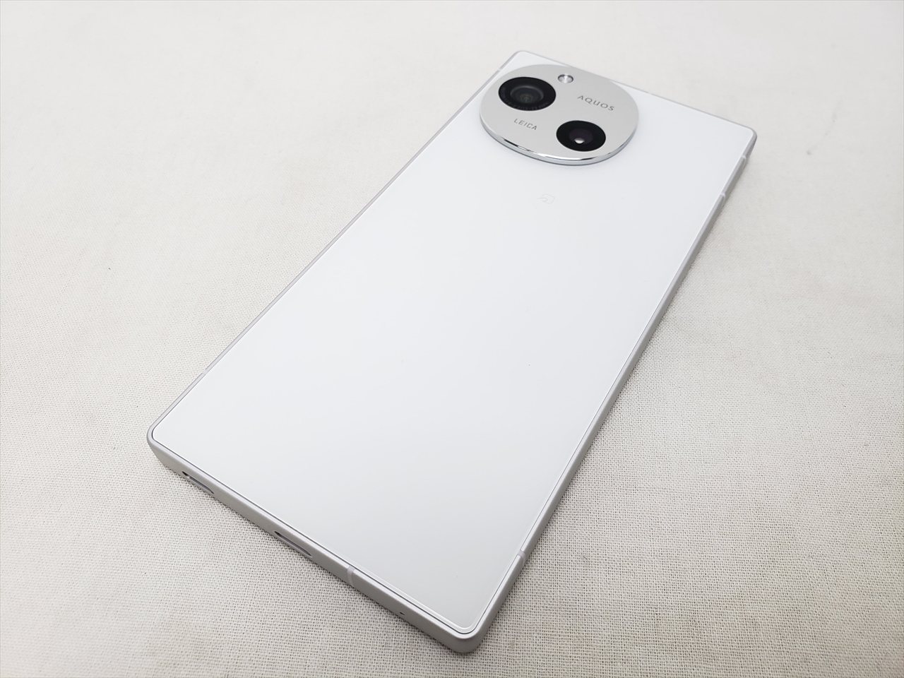 AQUOS R9 SH-M28 ホワイト 6.5型 12GB⁄256GB ⁄SIMフリー AQUOS R9 ホワイト