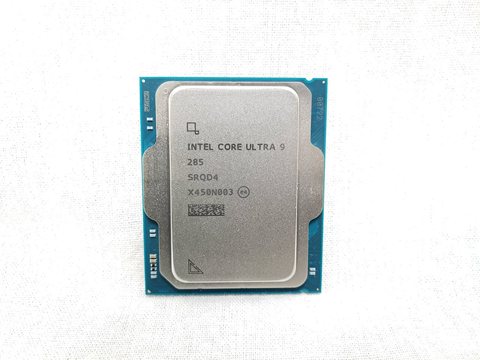 Core Ultra 9 285 バルク (2.5(5.4)/1.9(4.6)GHz / 24(8+16)コア 24スレッド / スマートキャッシュ(L3)36MB / トータルL2キャッシュ40MB / Intel Graphics / プロセッサーベースパワー65W / Max Turbo Power182W / vPro対応) 各サイトで併売につき売切れのさいはご容赦願います。