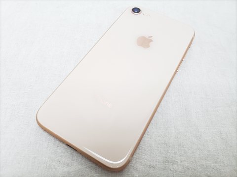 iPhone8 64GB ゴールド /MQ7A2J/A au 【SIMロック解除品】 各サイトで併売につき売切れのさいはご容赦願います。