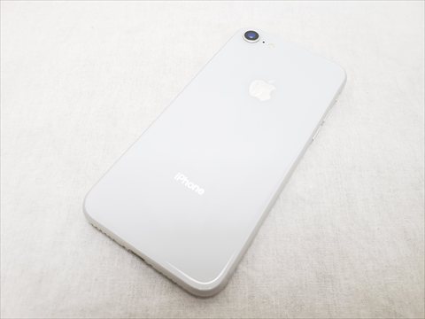 iPhone8 64GB シルバー /MQ792J/A au 【SIMロック解除品】 各サイトで併売につき売切れのさいはご容赦願います。