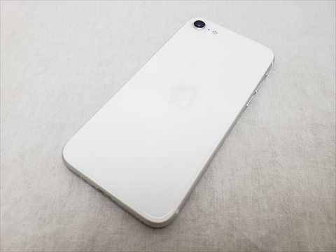 iPhoneSE （第2世代） 64GB ホワイト MHGQ3J/A au 【SIMロック解除品】 各サイトで併売につき売切れのさいはご容赦願います。