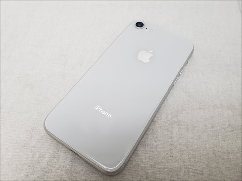 iPhone8 64GB シルバー /MQ792J/A au 【SIMロック解除品】 各サイトで併売につき売切れのさいはご容赦願います。