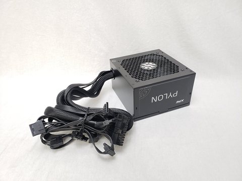 XPG PYLON 550W PYLON550B-BKCJP 各サイトで併売につき売切れのさいはご容赦願います。