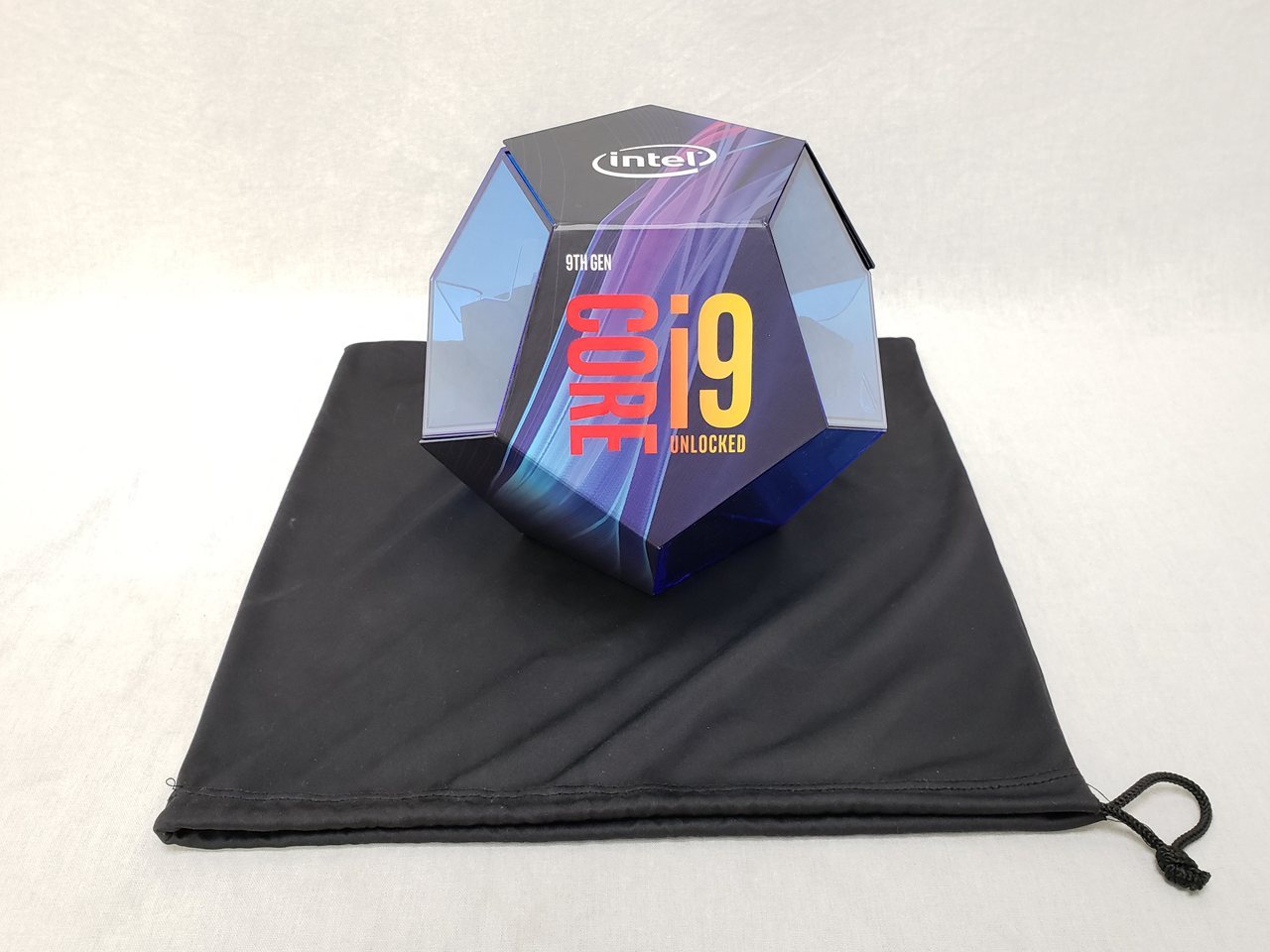 Core i9-9900K BOX (3.60GHz/ターボブースト時5.00GHz/8-core 16