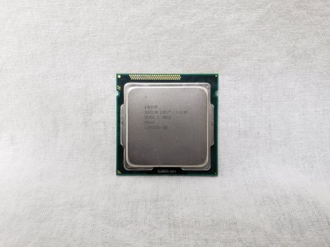 Core i3 2100 バルク (3.10GHz/ターボブーストなし/2-core 4-thread/L2=256kB x2 L3=3MB/TDP65W/HD Graphics 2000) 各サイトで併売につき売切れのさいはご容赦願います。