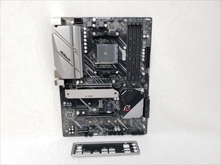 X570 Phantom Gaming 4 各サイトで併売につき売切れのさいはご容赦願います。