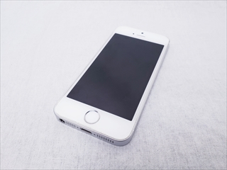 iPhone SE 128GB シルバー /NP872J/A 【国内版 SIMFREE】 各サイトで併売につき売切れのさいはご容赦願います。
