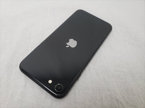 iPhoneSE （第2世代） 64GB ブラック MHGP3J/A softbank 【SIMロック解除品】 各サイトで併売につき売切れのさいはご容赦願います。