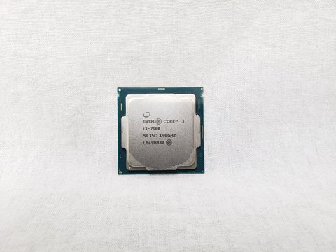 Core i3-7100 バルク (3.90GHz/ターボブーストなし/2-core 4-thread/Total Cache 3MB/TDP51W/HD Graphics 630) 各サイトで併売につき売切れのさいはご容赦願います。