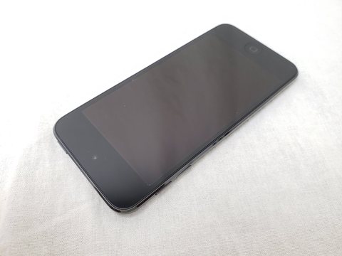 iPod touch 32GB スペースグレイ MVHW2J/A （2019/第7世代） 各サイトで併売につき売切れのさいはご容赦願います。