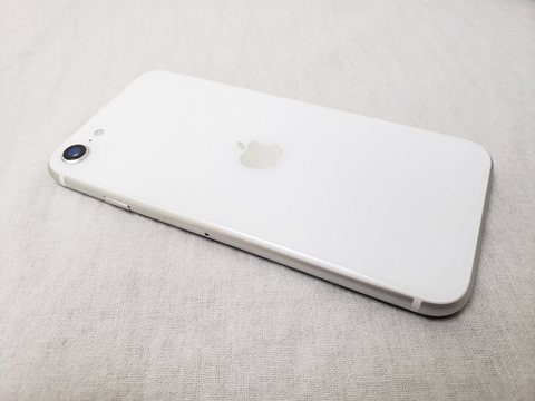 iPhoneSE （第2世代） 64GB ホワイト /MHGQ3J/A docomo 【SIMロック解除品】 各サイトで併売につき売切れのさいはご容赦願います。