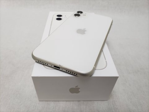 iPhone11 128GB ホワイト /MWM22J/A docomo 【SIMロック解除品】 各サイトで併売につき売切れのさいはご容赦願います。