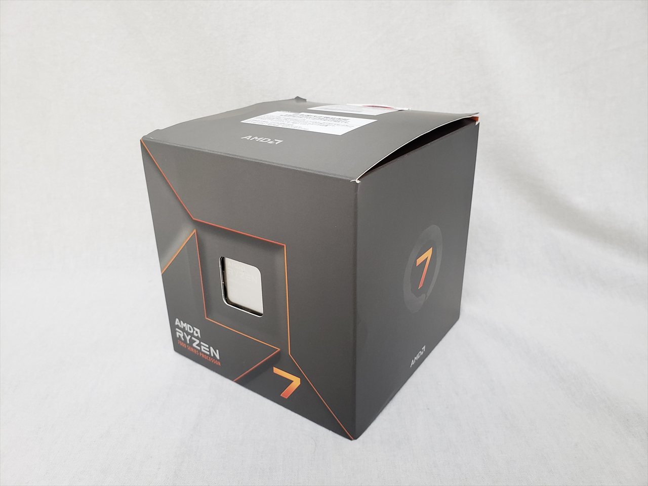 Ryzen7 7700 With Wraith Prism cooler (8C/16T、3.8GHz(最大5.3)、65W