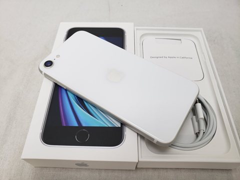iPhoneSE （第2世代） 64GB ホワイト MHGQ3J/A au 【SIMロック解除品】 各サイトで併売につき売切れのさいはご容赦願います。