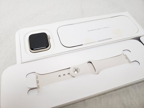Apple Watch SE 第2世代 GPS 40mm スターライトアルミ/スポーツバンド MXEF3J/A 各サイトで併売につき売切れのさいはご容赦願います。