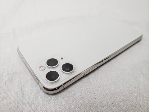 iPhone11 Pro 256GB シルバー /MWC82J/A softbank 【SIMロック解除品】 各サイトで併売につき売切れのさいはご容赦願います。